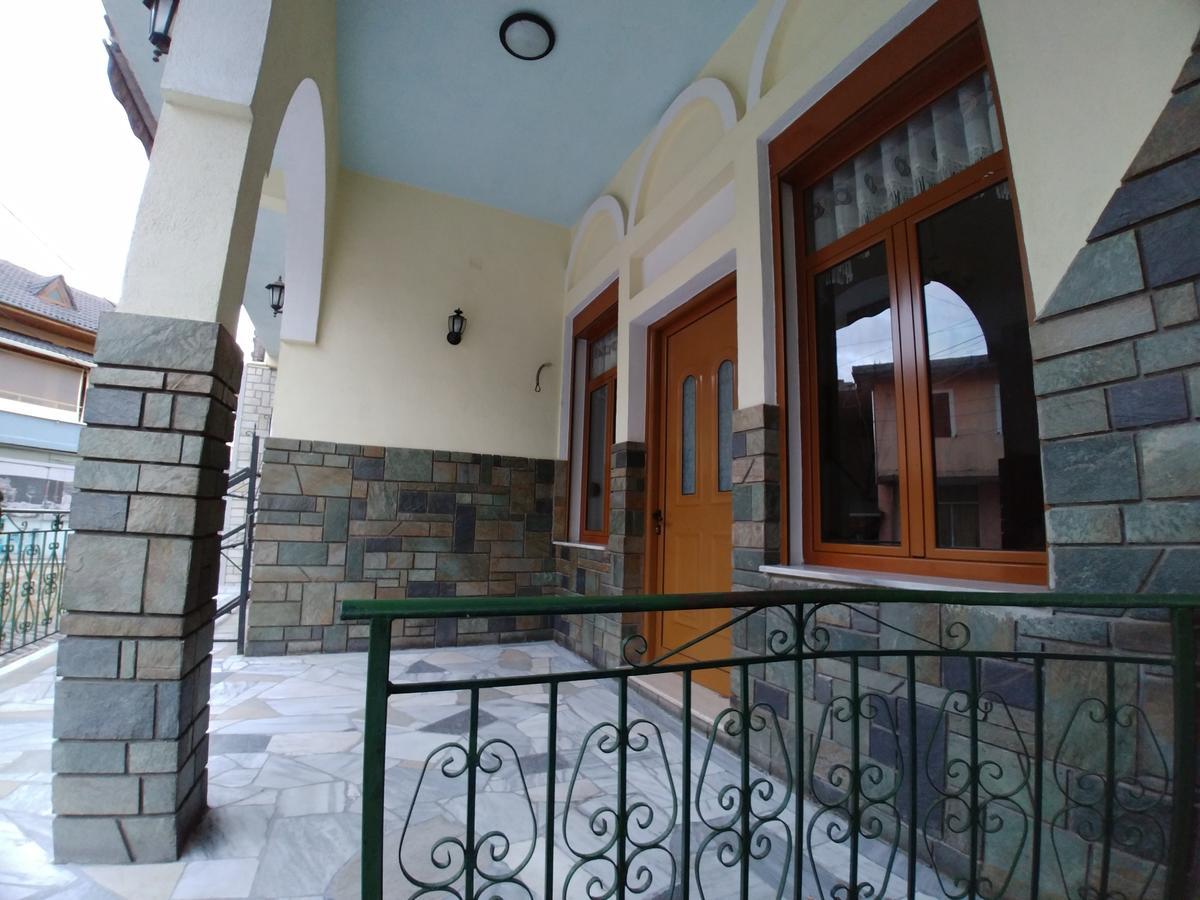 Guest House Urat Gjirokaster Exterior photo